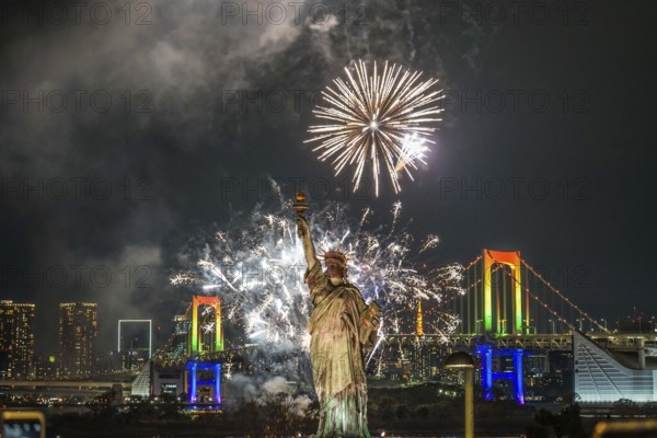 Tokyo night view and fireworks (Odaiba Rainbow fireworks 2019). Shooting Location: Tokyo