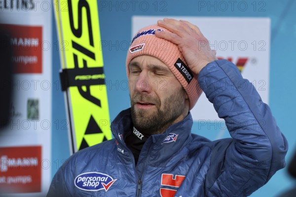 Shit, the tour victory is gone: Pius Paschke (SC Kiefersfelden) at the New Year's Ski Jumping 73rd