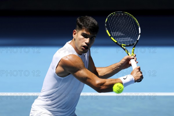 MELBOURNE, AUSTRALIA, JANUARY 11: Carlos Alcaraz of Spain completes a training session with Stan