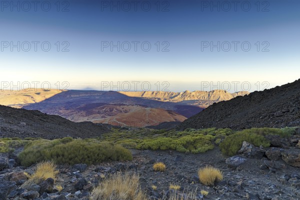 The hiking trail from the peak of the Teide to the TF-21. On the photo the steep passage with green