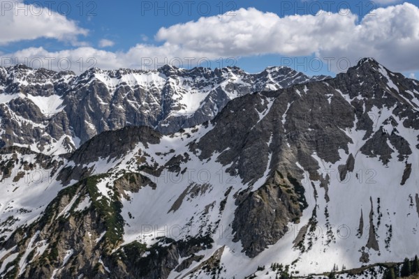Fantastic crossing of Sonnenkopf, Heidelbeerkopf and Schnippenkopf in the Allgau Alps near Hinang,
