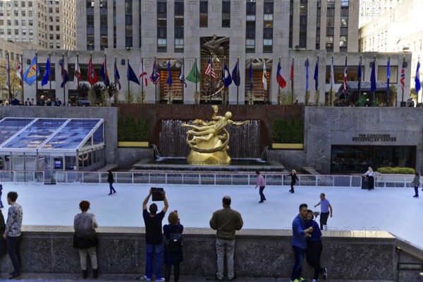 Rockefeller Center, Manhattan, New York, USA, North America, Prometheus bronze sculpture at