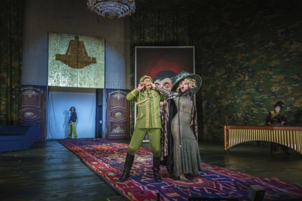 Production by Herbert Fritsch at the Schaubühne Berlin with Bastian Reiber, Florian Anderer and
