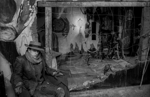 Germany, Berlin, 30 November 1991, young man in his room, squatted house Dunckerstraße 13/14,