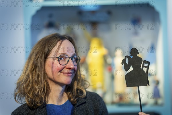 In the atmospheric setting of the Jägerhof, virtuoso and naive folk art from Saxony can be seen in