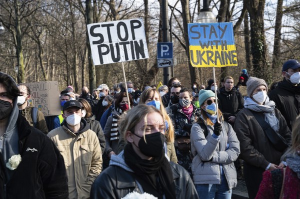 27.02.2022, Berlin, Germany, Europe, In Berlin, several hundred thousand people are protesting for