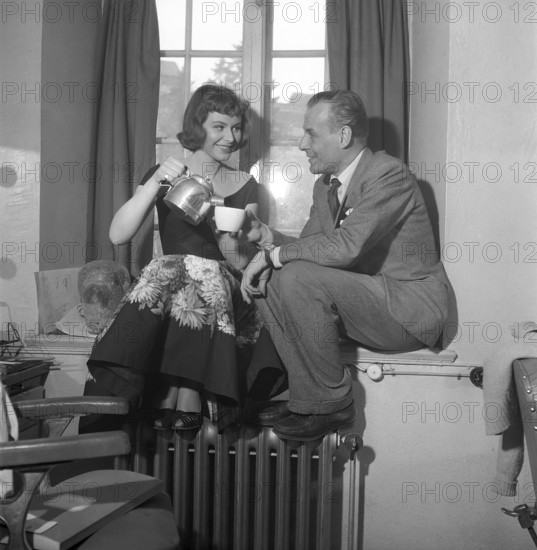In the 1950s. Actors Maj-Britt Nilsson and Hasse Ekman enjoys a coffee cup during a break when