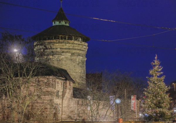 Königstor and Frauentor, city wall, Christmas tree in the evening, Nuremberg, Middle Franconia,