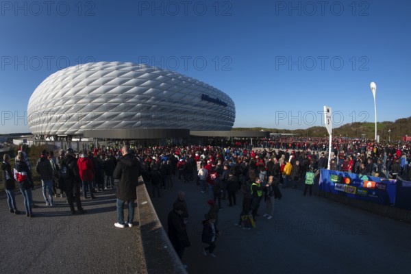 Spectators, fans, waiting for admission, sky, blue, Champions League, Allianz Arena, Munich,
