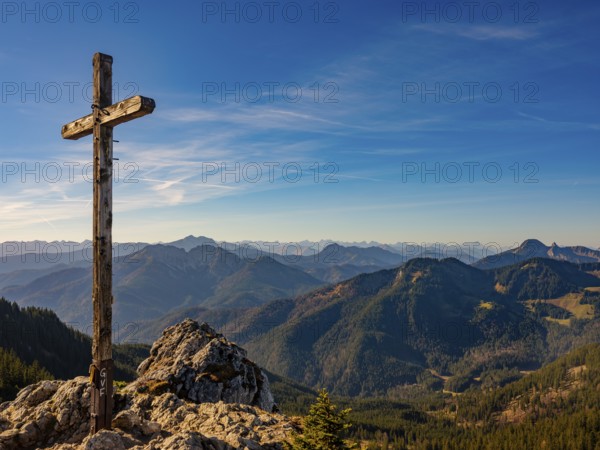 Summit cross of the Taubenstein, view of mountain panorama, behind Karwendel and Zugspitze,