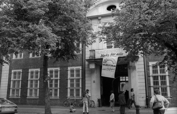 GDR, Potsdam, 13.05.1990, Linden Hotel, House for all, New Forum, New Hope, Visiting site, former
