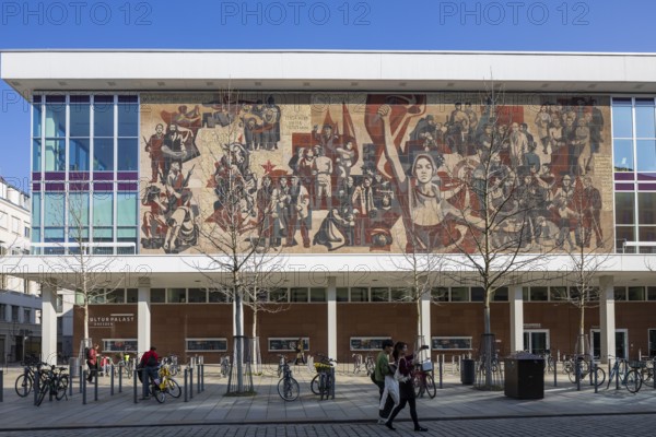 Kulturpalst from 1969, it is the home venue of the Dresden Philharmonic Orchestra, the cabaret