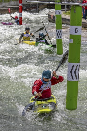 Kayak competition on the Augsburg ice canal with kayak paddlers, kayak, Augsburg, Swabia, Bavaria,