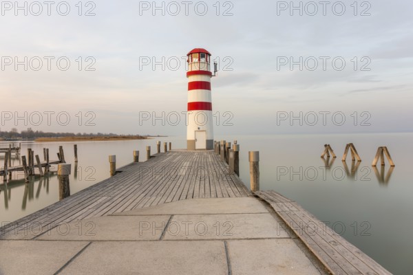 Leuchtturm im Morgenlicht, Langzeitbelichtung, Podersdorf am See, Neusiedlersee, Burgenland,