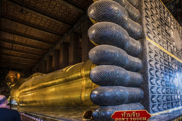 Wat Pho (Temple of the Reclining Buddha), Bangkok, Thailand, Asia
