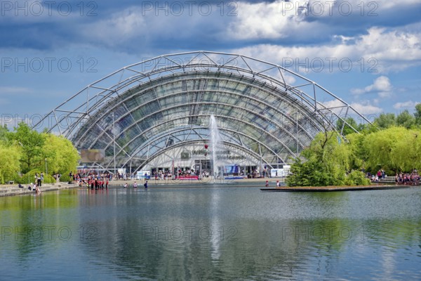 New Leipzig Trade Fair Centre, Leipzig Trade Fair, with glass entrance hall and water basin, trade
