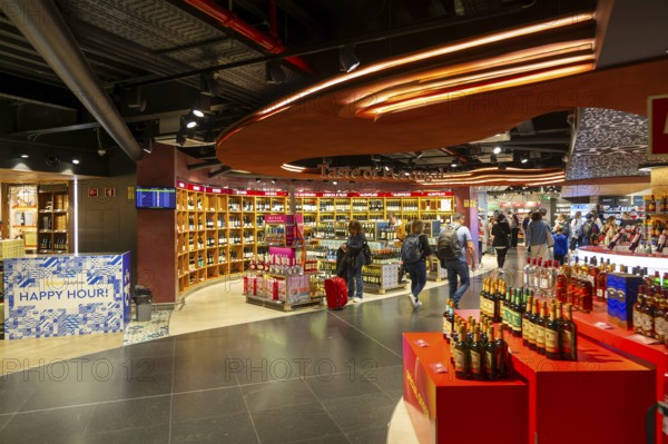 People shopping in Porto Duty Free shops, Aeroporto Francisco Sa Carneiro, Porto airport, Portugal,