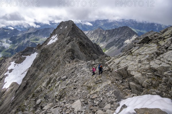 Hikers on the ascent to the Lasörling, Lasörling High Trail, Lasörling Group, Hohe Tauern National
