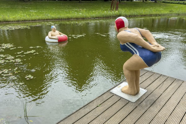 Publicly exhibited artistic sculptures by Christel and Laura Lechner in the frog pond on the town