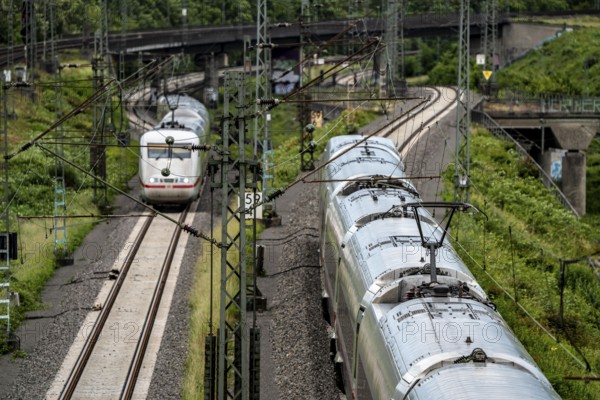 ICE 2, left, ICE 4 train on the line between Bochum and Dortmund, near Dortmund-Marten, multi-lane