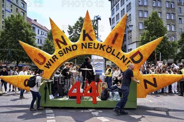 Carnival of Cultures, parade from Frankfurter Allee / corner of Proskauer Straße to Karl-Marx-Allee