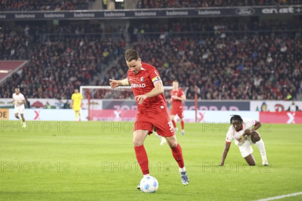 Good match on the wing: Christian Günter (SC Freiburg) in the 1st FBL match: 24-25: 25th Sptg. SC