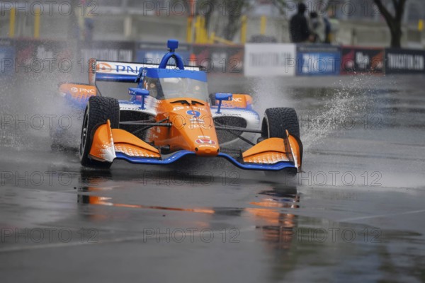 INDYCAR Series driver, SCOTT DIXON (9) of Auckland, New Zealand, travels through the turns during a