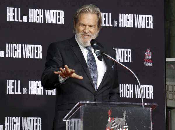 Jeff Bridges at Jeff Bridges Hand And Footprint Ceremony held at the TCL Chinese Theatre IMAX in