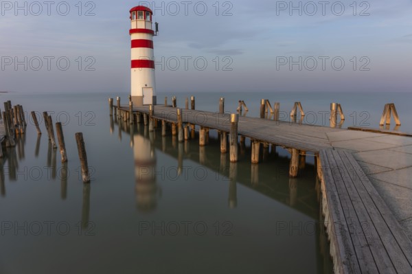 Leuchtturm im Morgenlicht, Langzeitbelichtung, Podersdorf am See, Neusiedlersee, Burgenland,