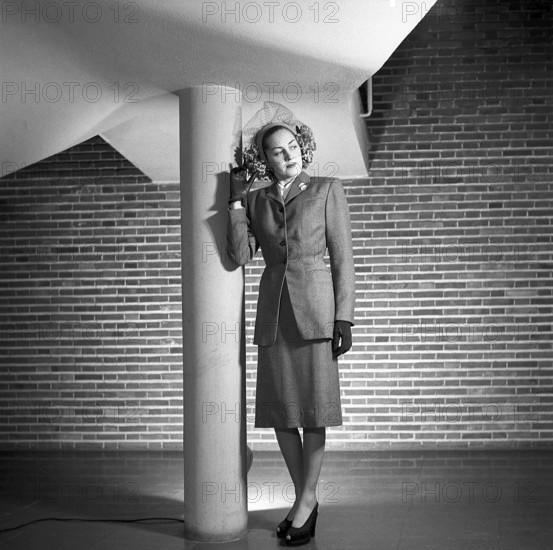 Women's fashion in the 1940s. A young woman in a typical 1940s outfit with a matching skirt and