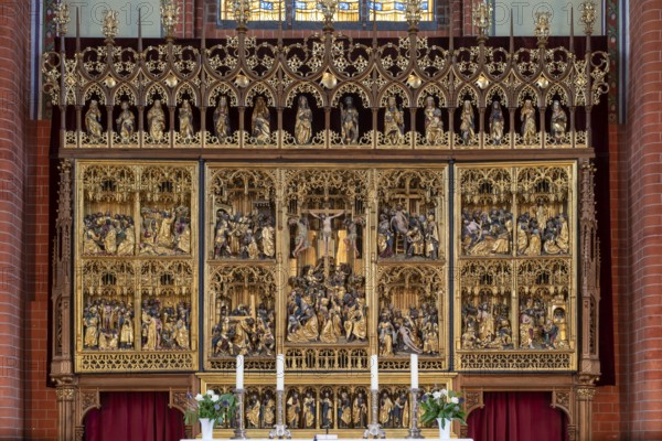 Güstrow, St Mary's Parish Church, St Mary's Church, winged altar by the Brussels carver Jan Borman