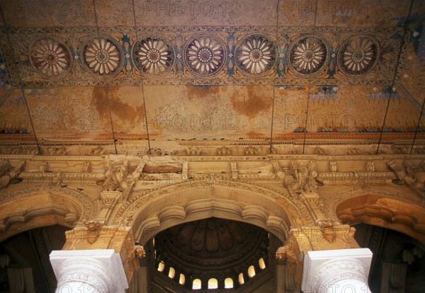 The Thirumalai Nayak Palace was built by King Thirumalai Nayak in 1636 CE and is a classic fusion