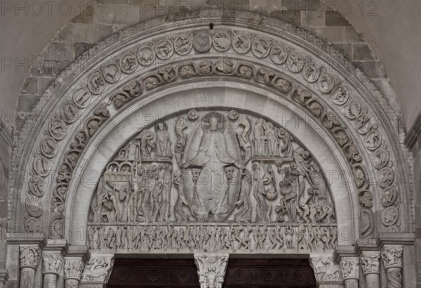 Autun, Cathedral of St-Lazare, Portal of the Last Judgement around 1135 by Master Gislebertus,