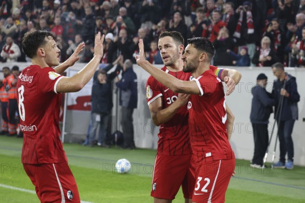 Vincenzo Grifo (SC Freiburg) scores from the penalty spot to make it 2-0 at the break and