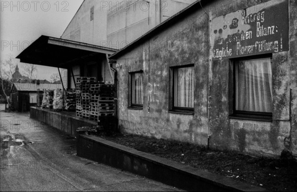 Germany, Sternberg, 01.02.1992, Plan fulfilment sign: Our contribution to the positive balance: