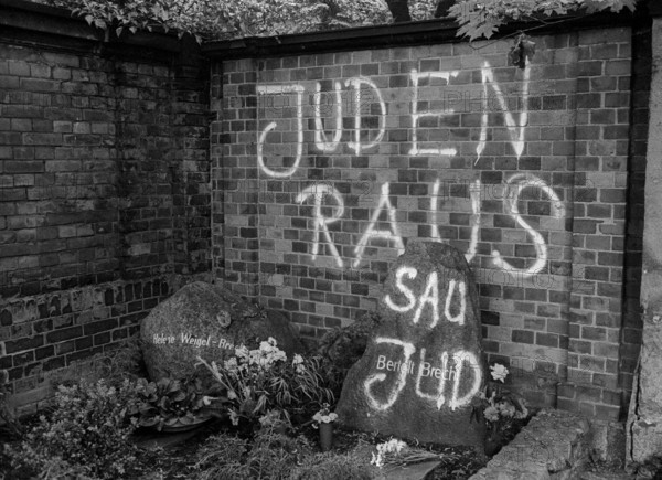 GDR, Berlin, 12 May 1990, demonstration/ rally against desecration of Brecht's grave, Jews out,