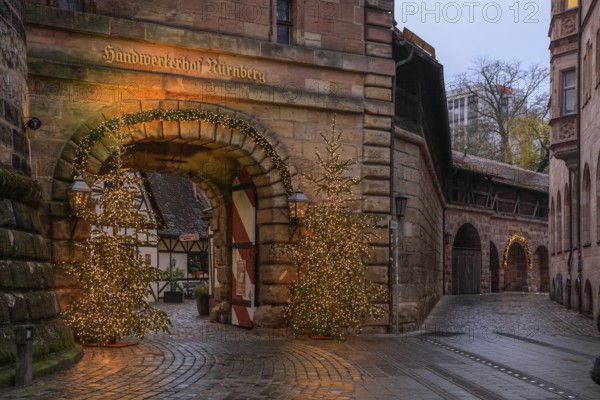 Handwerkerhof, former armoury at the Königstor, city wall, Christmas trees, Christmas lights,