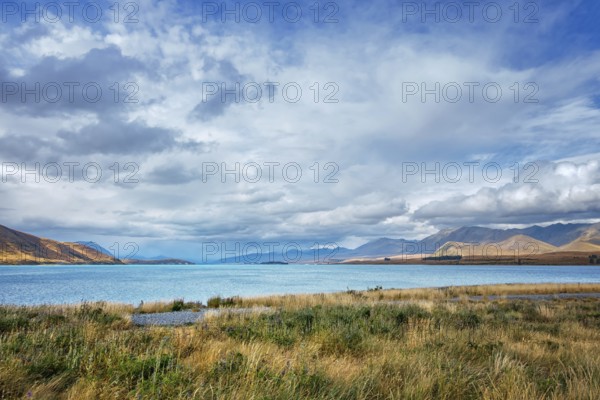 An image of the turquoise lake Pukaki in New Zealand