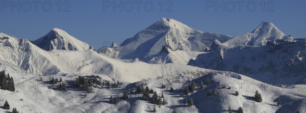 Mountain ranges of the Bernese Oberland in winter. Altels, Balmhorn and other high mountains in