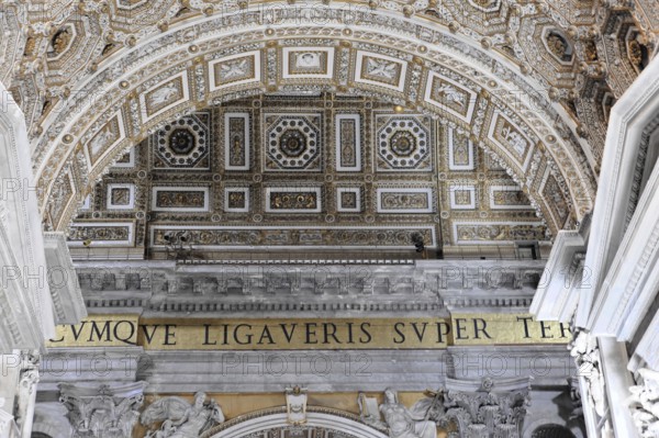 St Peter's Basilica, Vatican, Rome, Lazio, Italy, Europe, Detailed ceiling decoration with