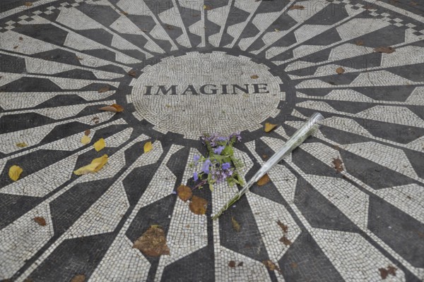 Strawberry Fields Memorial, mosaic in memory of John Lennon, Central Park, Manhattan, New York