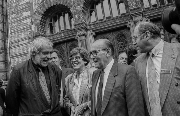 Germany, Berlin, 5 September 1991, Ceremony for the unveiling of the renewed lettering above the