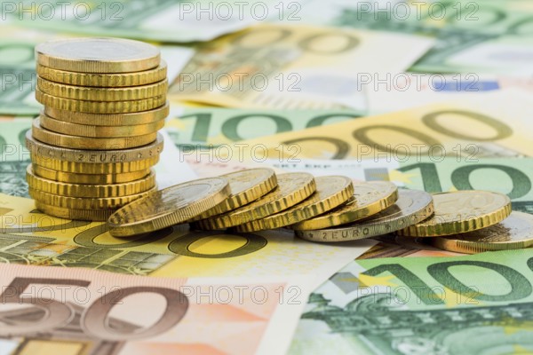 Single stack of coins, lying coins, symbolic photo for capital investment, risk and profit collapse