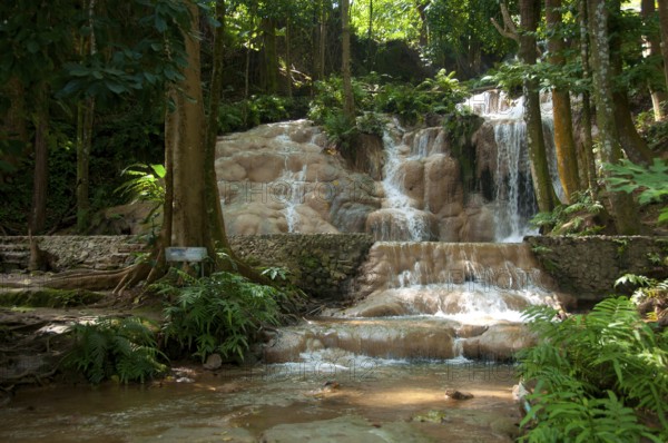 Loei (Thai: ???) Province is located in Thailand's upper North-East. Neighboring provinces are