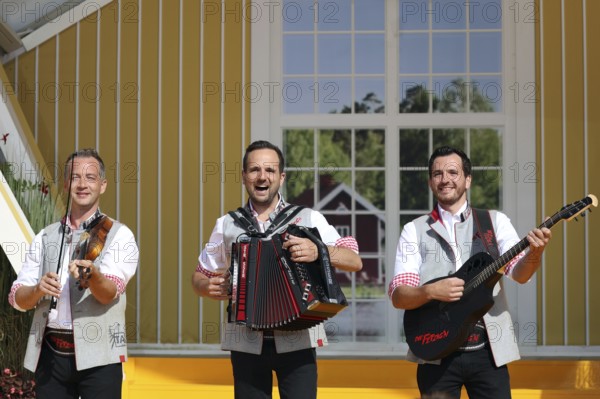 Die Fetzig'n from the Zillertal!!! (music group) in the ARD TV programme Immer wieder sonntags,