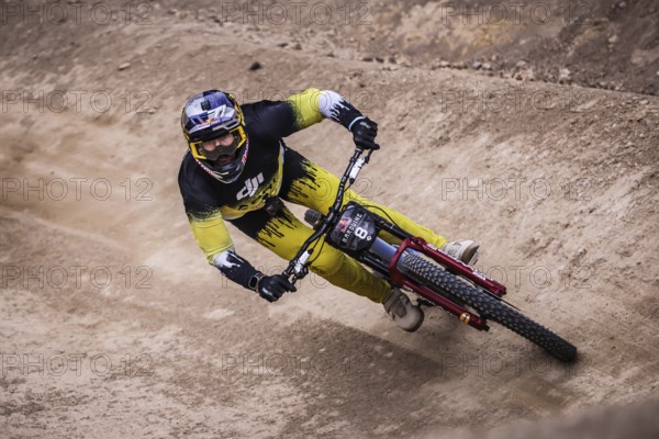MAYDENA, AUSTRALIA - FEBRUARY 08: Brook MACDONALD of New Zealand competes in the finals of Red Bull