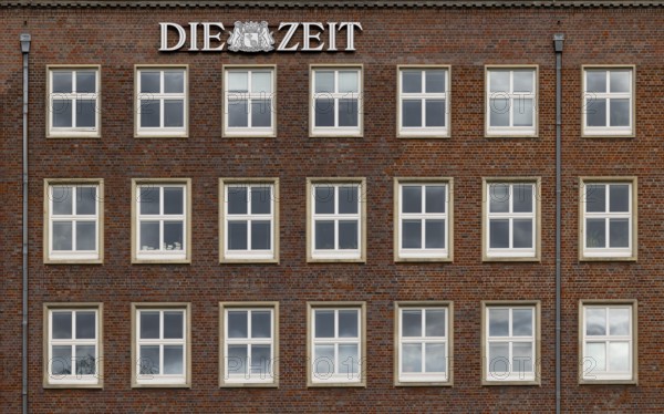 Symmetrical brick façade with several windows and a title on the building, DIE ZEIT publishing