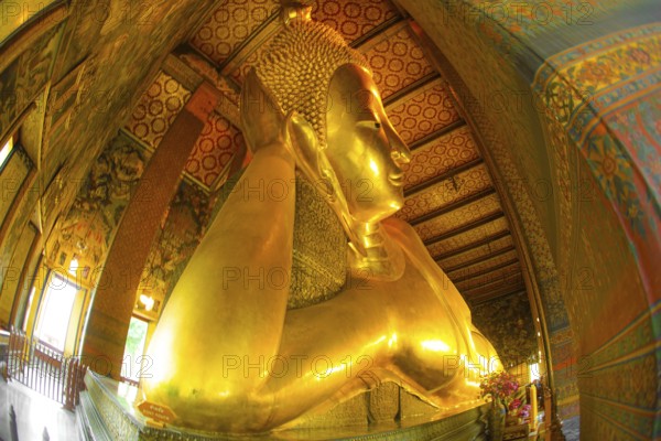 Wat Pho - Amusement Park Hotels Death of Buddha Buddha (Thailand Bangkok). Shooting Location: