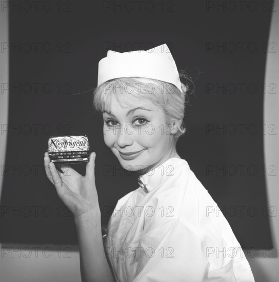 Beauty care in the 1950s. A young woman is holding a package of soap named Neutrogena. Sweden 1959.