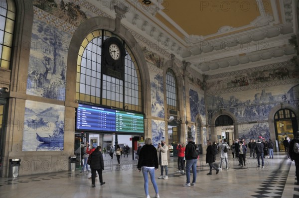 Azulejo in the Porto station.architecture, art, artwork, azulejo, blue, ceramic, cityscape,